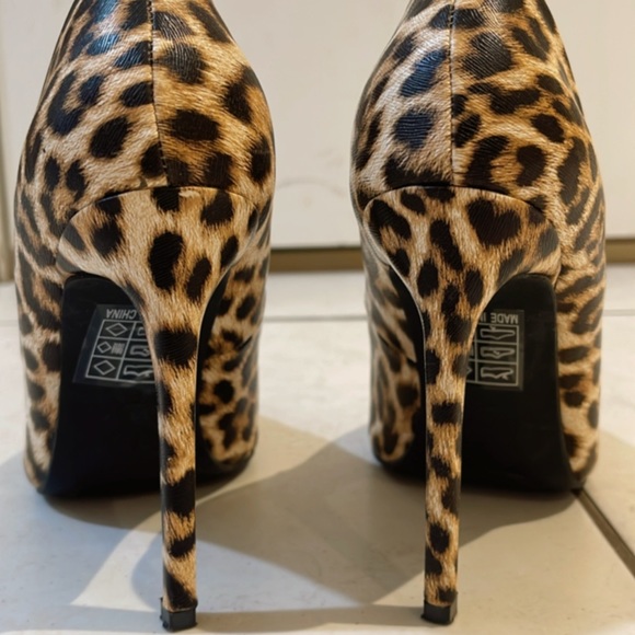 Miss Lola Leopard Heels - Picture 3 of 4